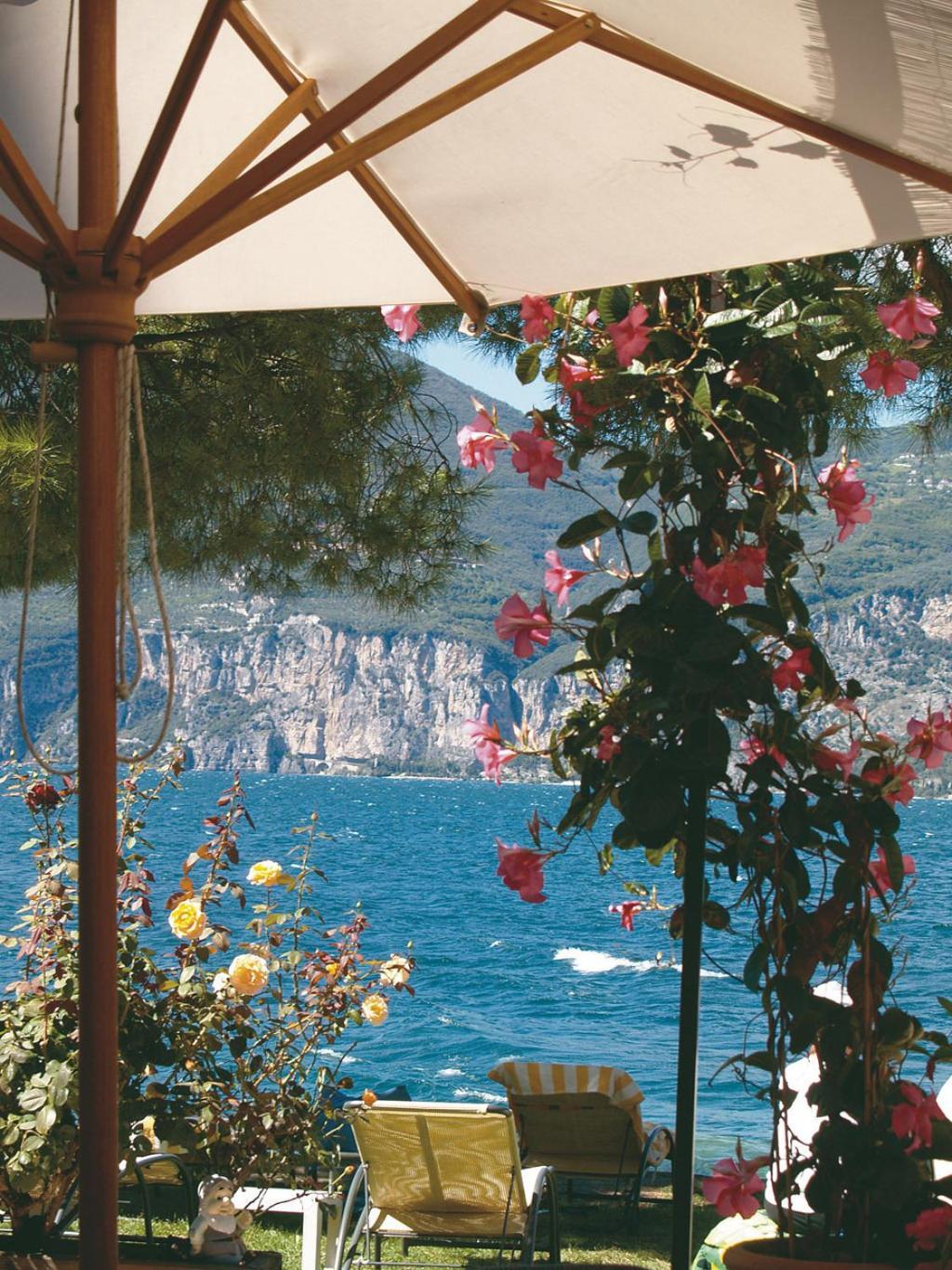 Hotel Du Lac - Relax Attitude Hotel Brenzone sul Garda Buitenkant foto