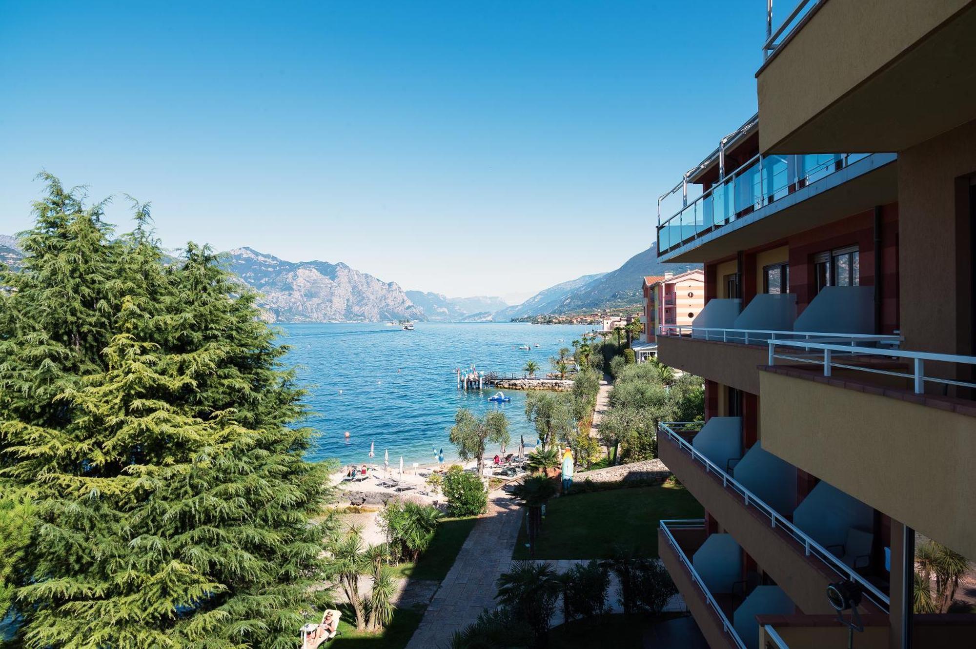 Hotel Du Lac - Relax Attitude Hotel Brenzone sul Garda Buitenkant foto